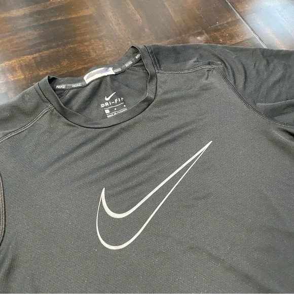 2-Piece Bundle Nike Kids Graphic T-Shirts - Black, Gray Size L